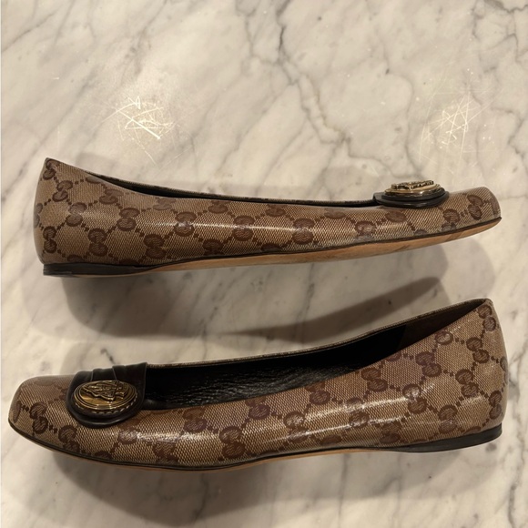Gucci Brown Leather Flats with Medallion Design - Picture 4 of 8
